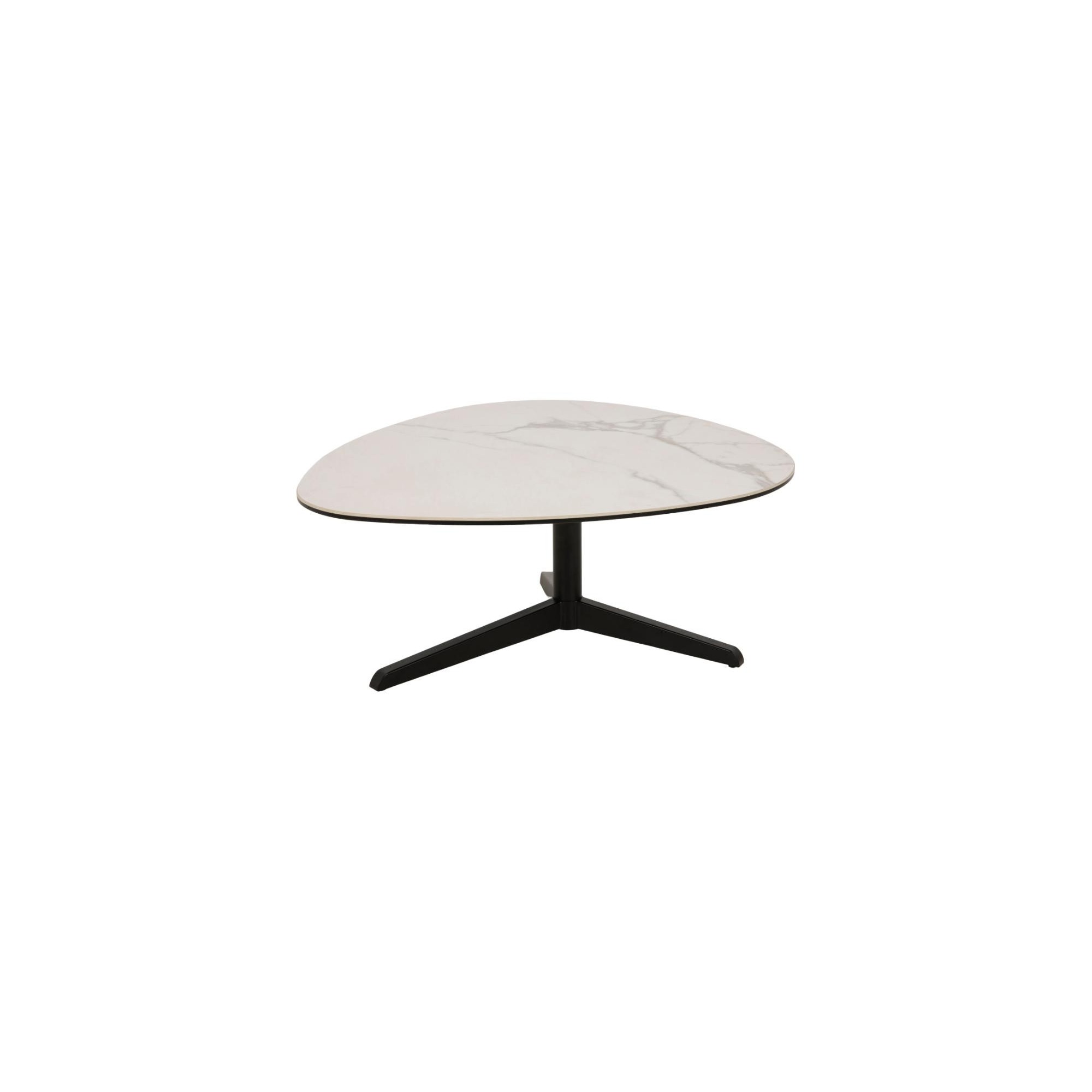 Tables Basses Design BERNARD 3 V1 par designDISTRIKT Möbel Schweiz